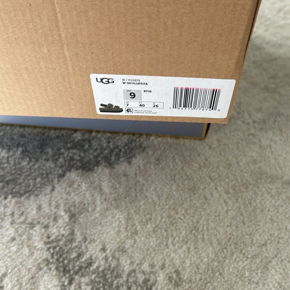 Brand new size 9 uggs - Picture 4 of 4